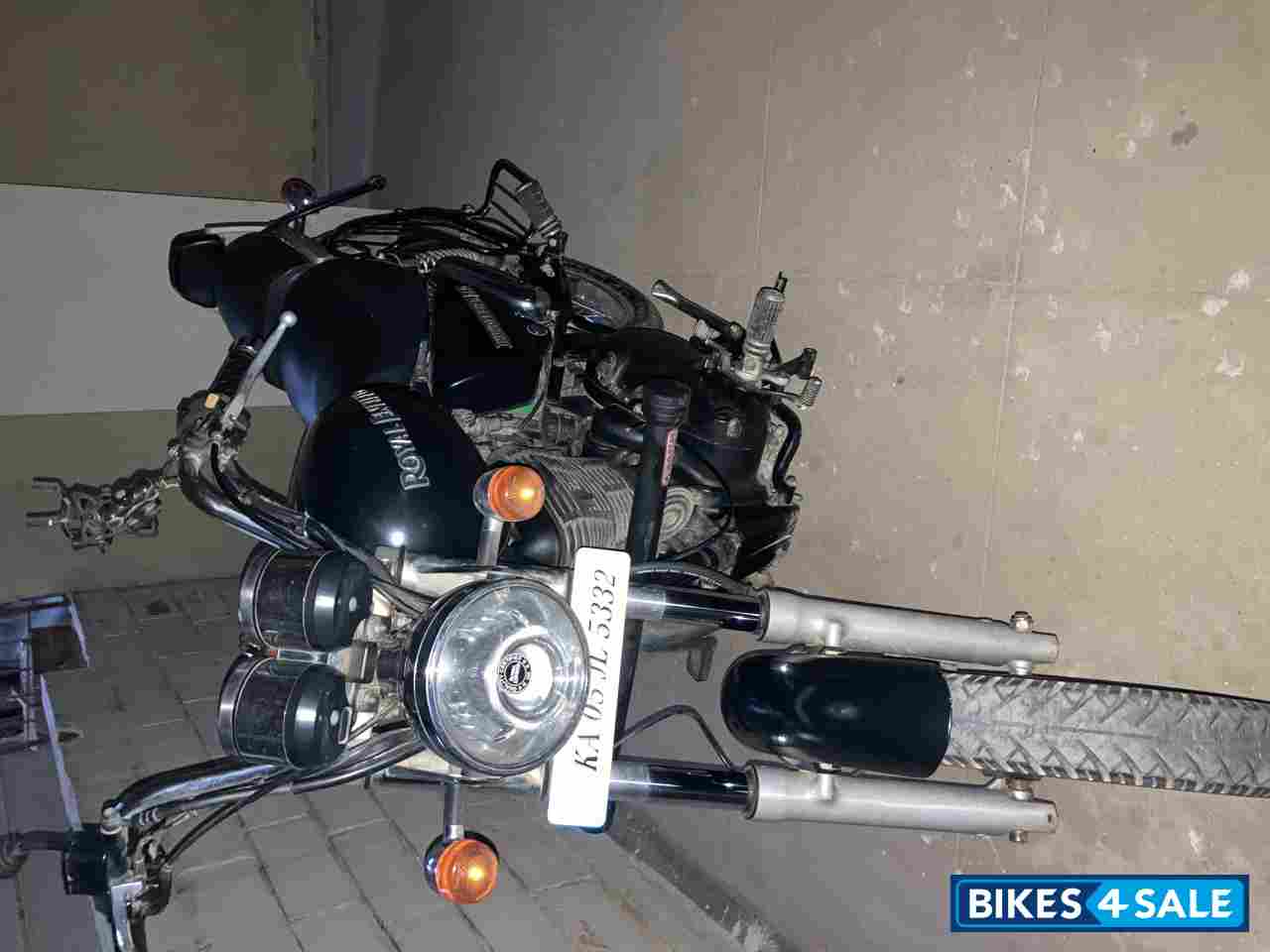 Black Royal Enfield Thunderbird 350