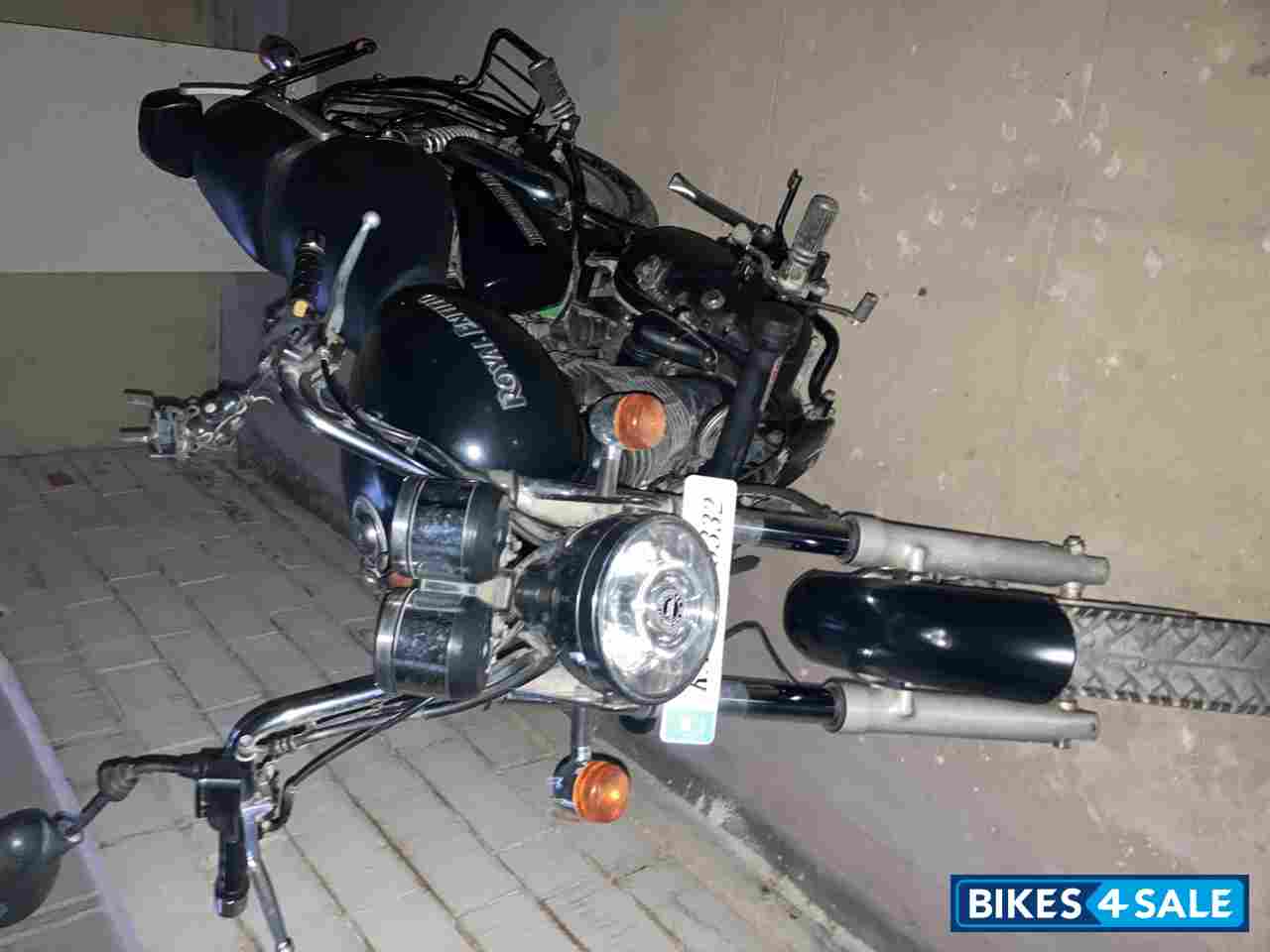 Black Royal Enfield Thunderbird 350