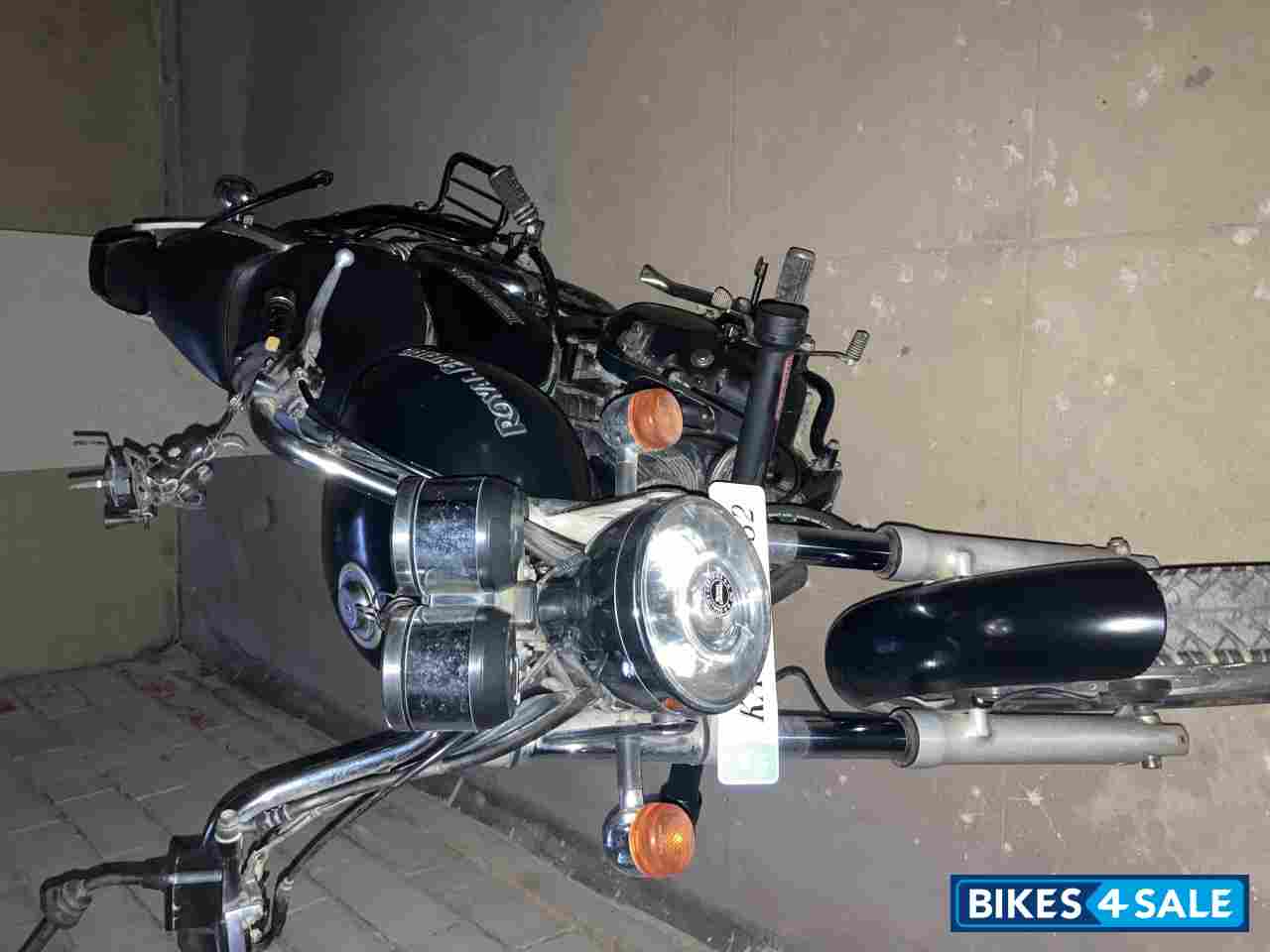 Black Royal Enfield Thunderbird 350