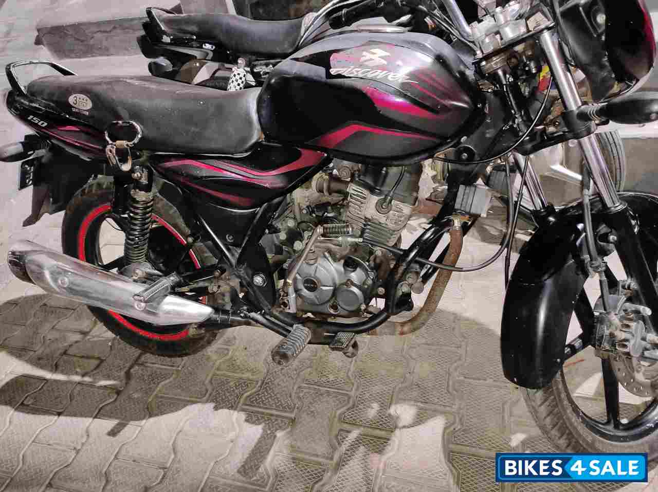 Black & Purple Bajaj Discover DTSi 150 Black & Purple Bajaj Discover DTSi 150