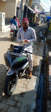 White Nd Grey Yamaha YZF R15 V2