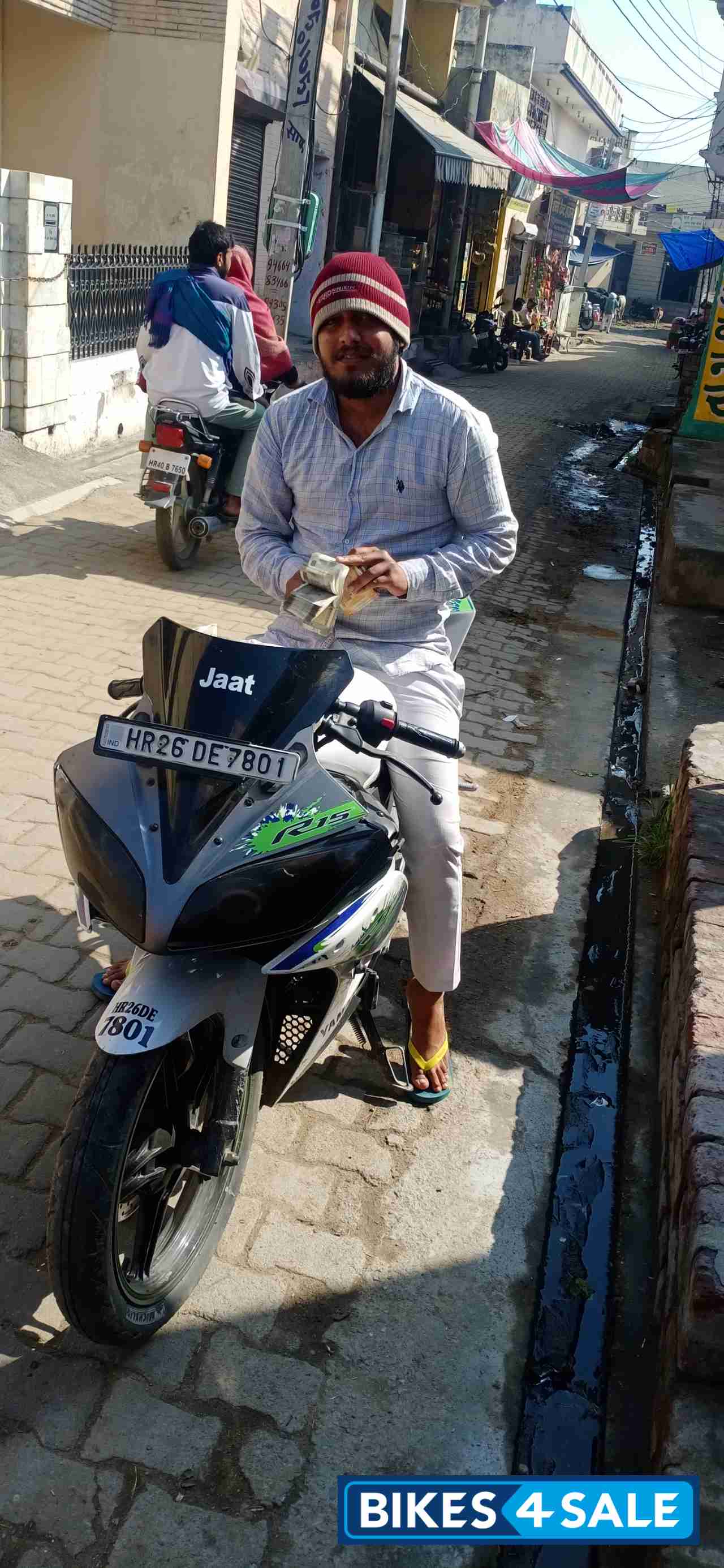 White Nd Grey Yamaha YZF R15 V2