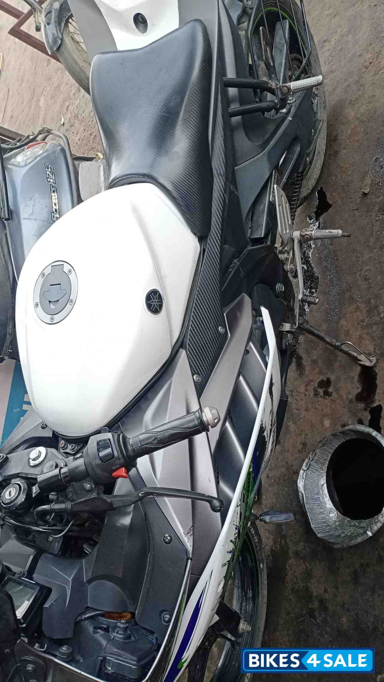 White Nd Grey Yamaha YZF R15 V2