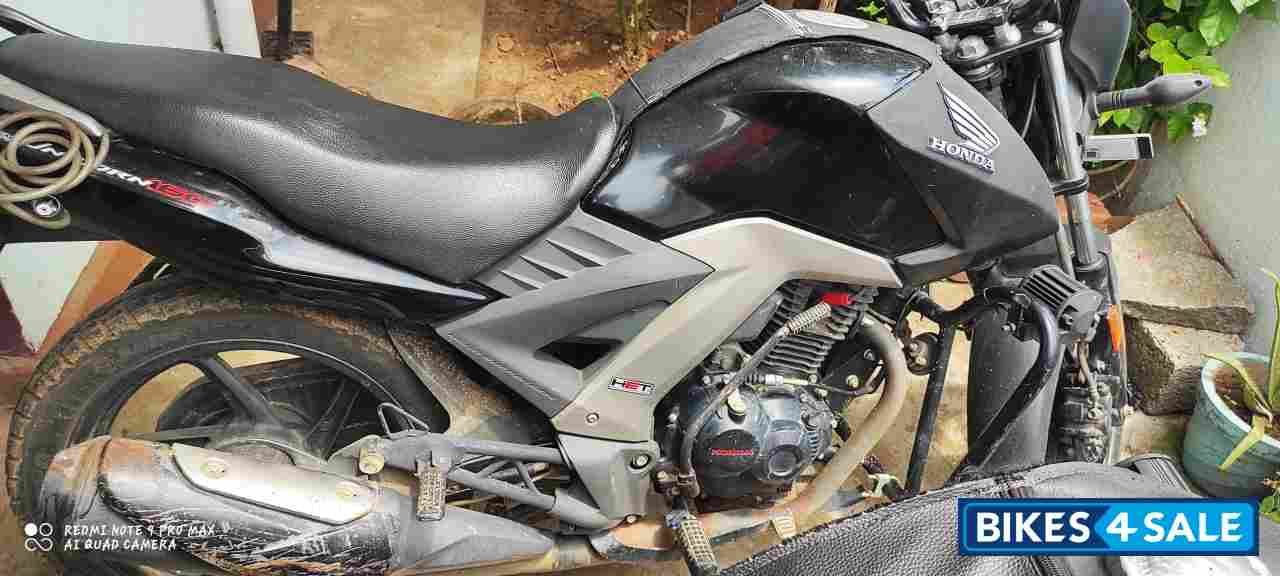 Black Honda CB Unicorn 160