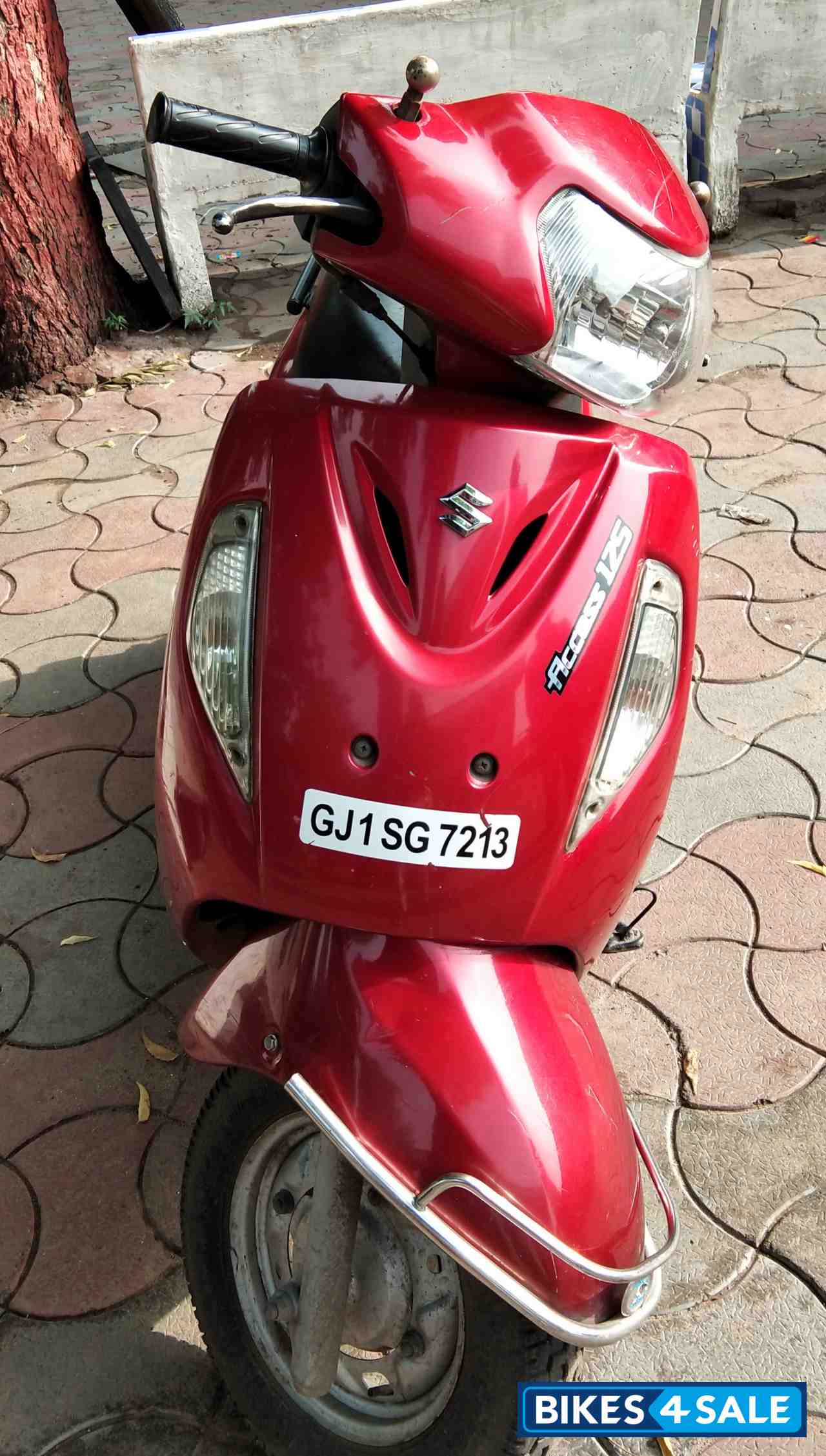 Red Suzuki Access 125