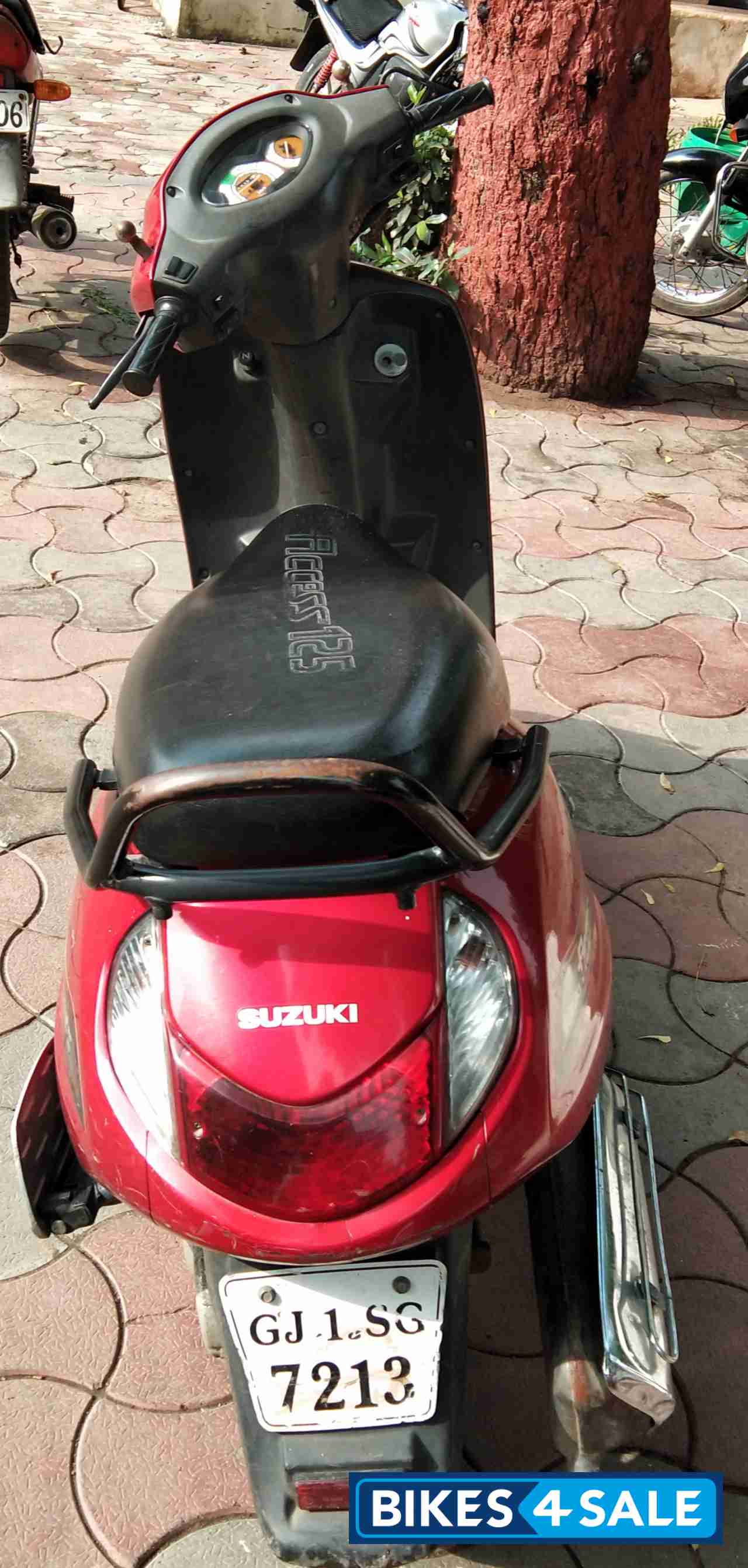 Red Suzuki Access 125