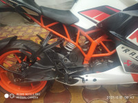 White KTM RC 200