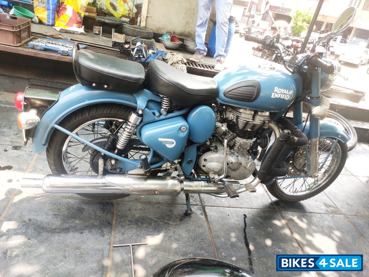 Squadron Blue Royal Enfield Classic Squadron Blue