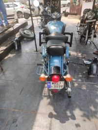 Squadron Blue Royal Enfield Classic Squadron Blue