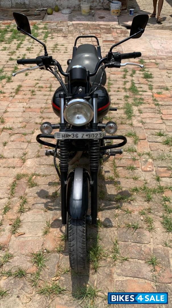 Black Bajaj Avenger Street 220