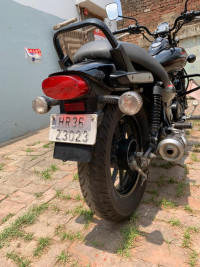 Black Bajaj Avenger Street 220