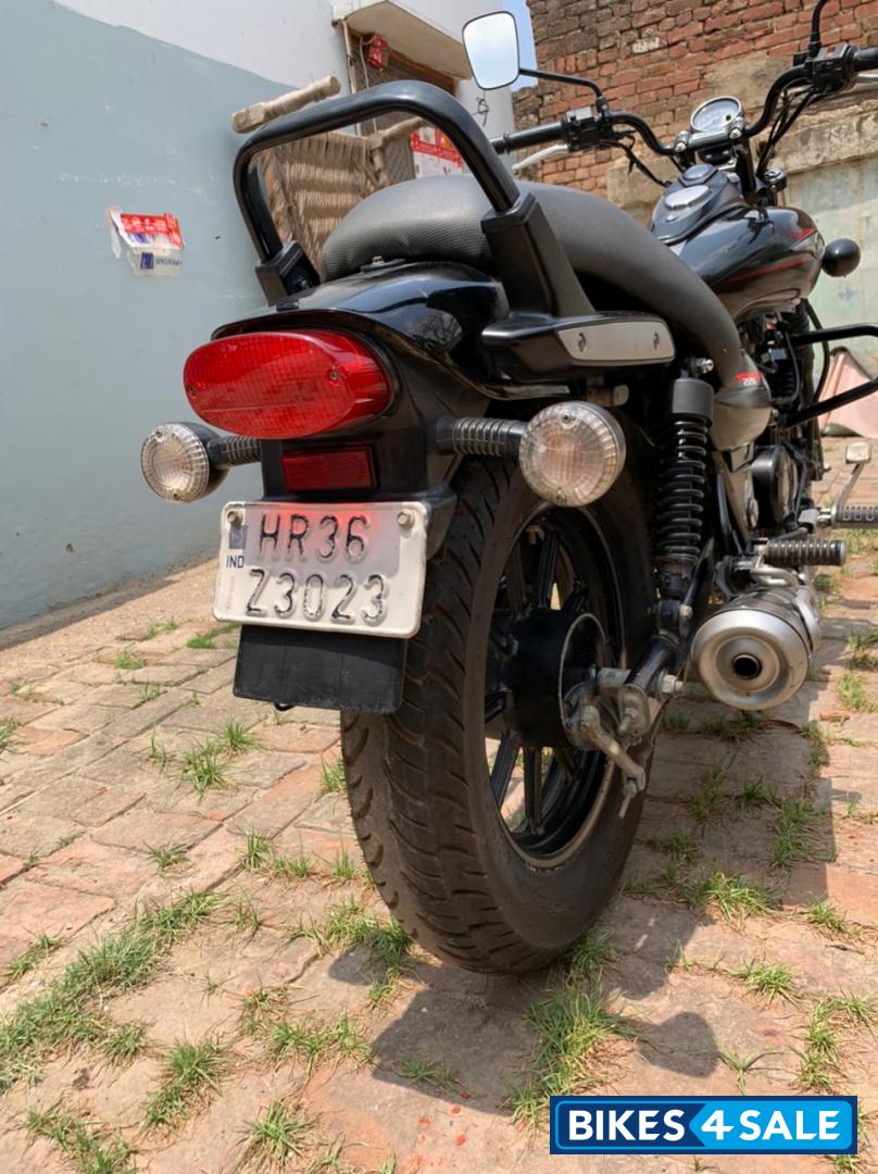 Black Bajaj Avenger Street 220