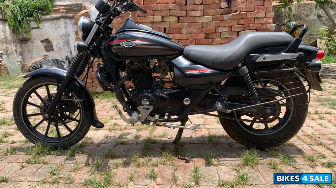 Black Bajaj Avenger Street 220