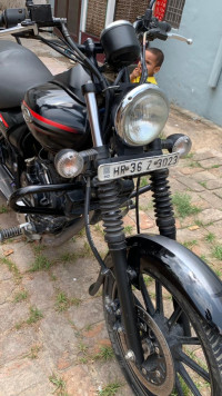 Black Bajaj Avenger Street 220