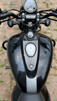 Black Bajaj Avenger Street 220