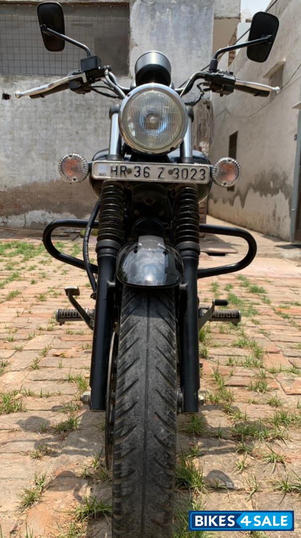 Black Bajaj Avenger Street 220