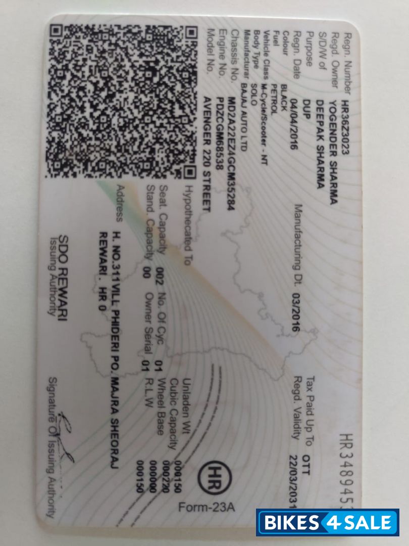 Black Bajaj Avenger Street 220