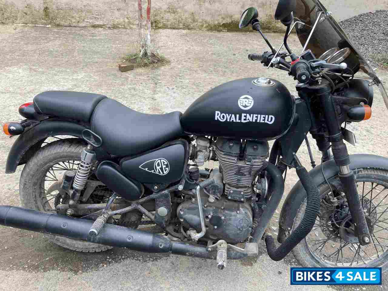 Matte Black Royal Enfield Thunderbird 350