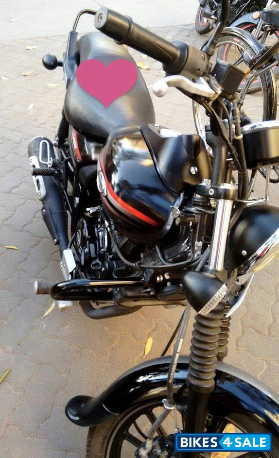 Black Bajaj Avenger Street 220