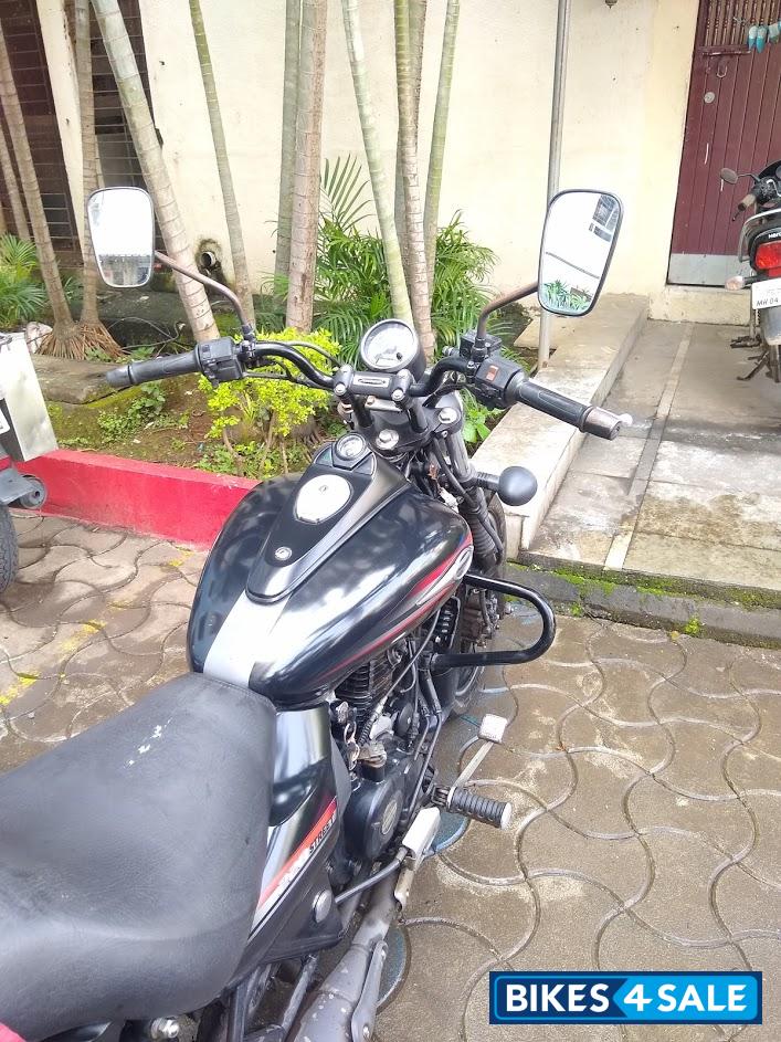 Black Bajaj Avenger Street 220