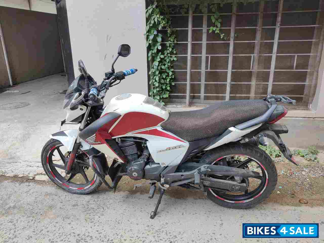 White And Red Honda Unicorn Dazzler