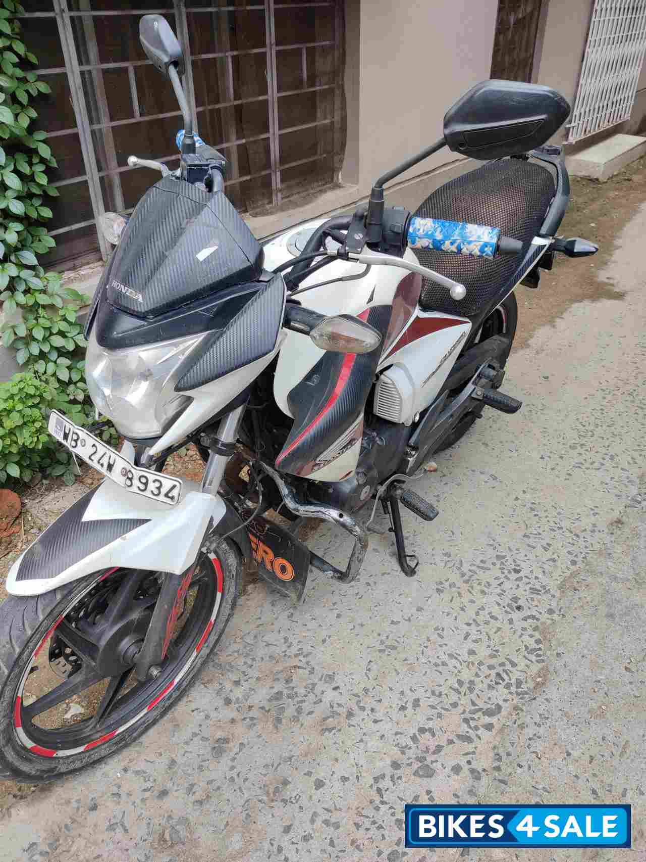 White And Red Honda Unicorn Dazzler