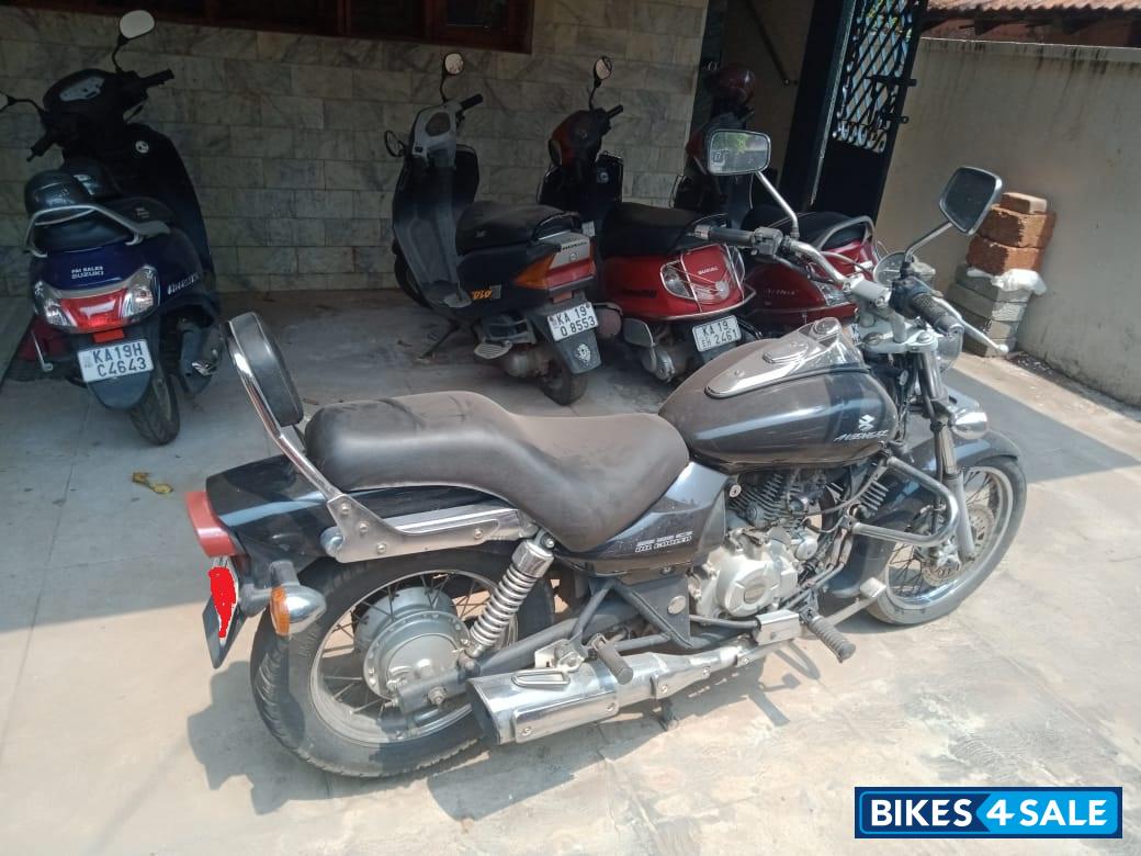 Bajaj Avenger 220 DTS-i