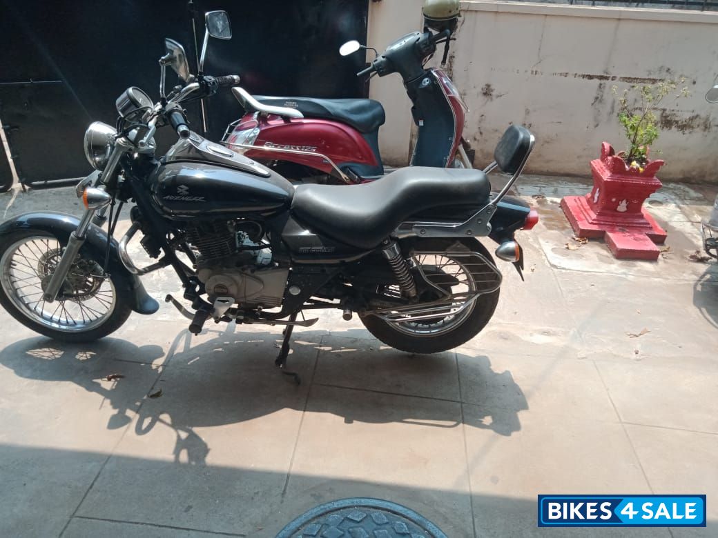 Bajaj Avenger 220 DTS-i