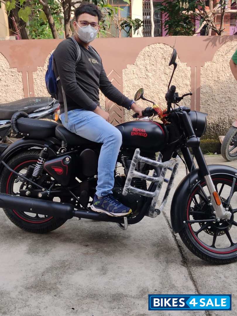 Black Royal Enfield Classic Stealth Black