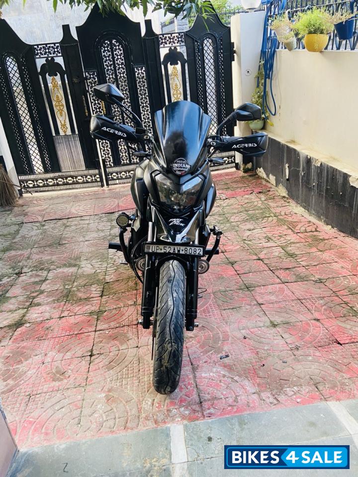Matte Black Bajaj Dominar 400 Disc