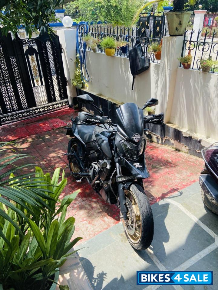 Matte Black Bajaj Dominar 400 Disc