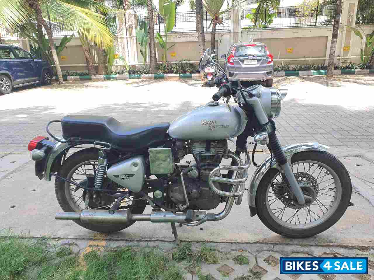 Silver Royal Enfield Bullet Electra Twinspark