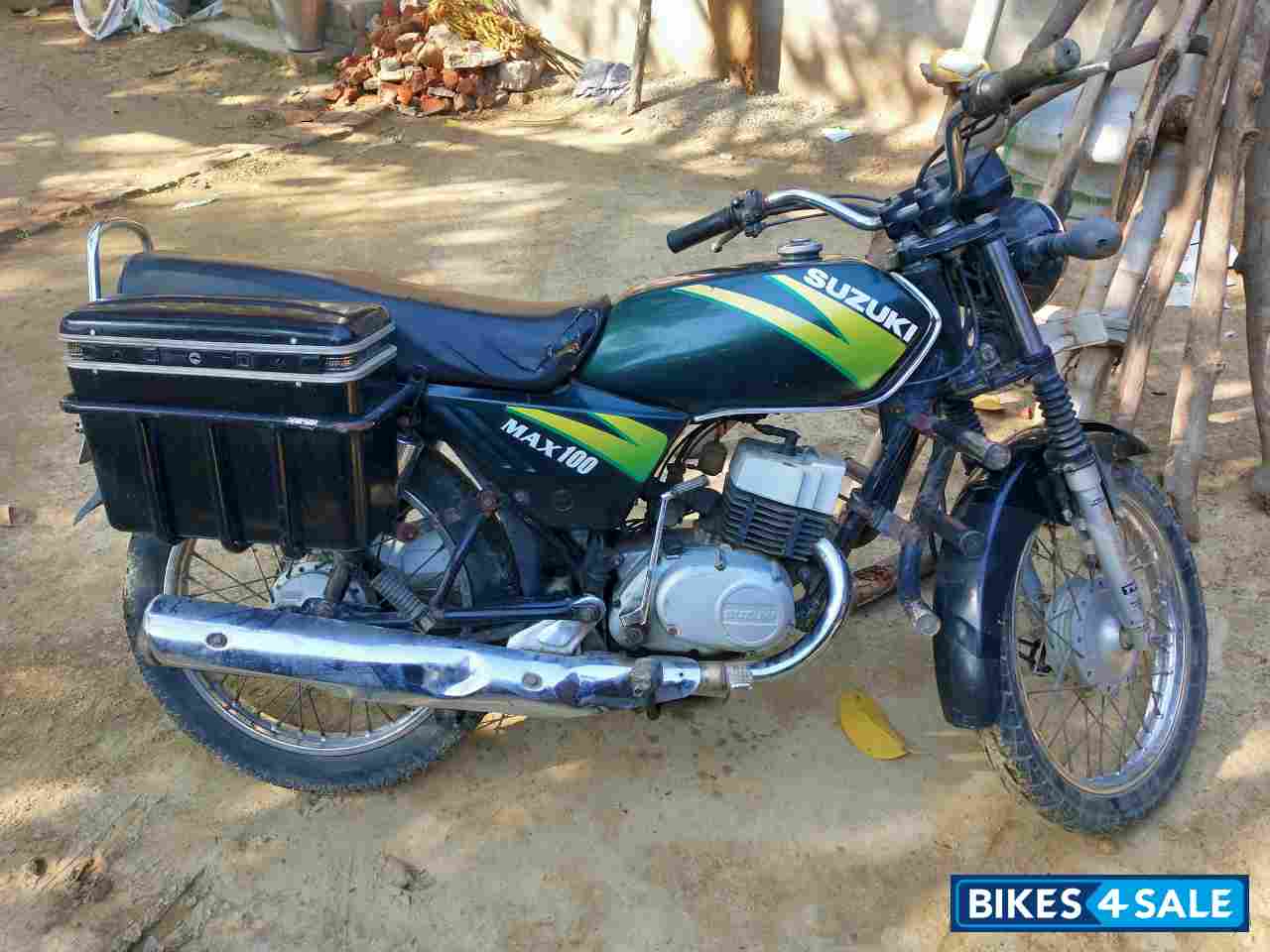 Green Suzuki MAX 100 Green Suzuki MAX 100