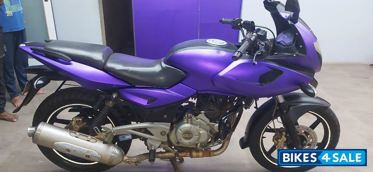 Black Bajaj Pulsar 220F