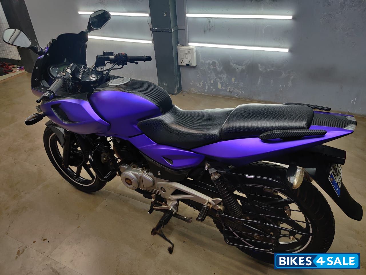 Black Bajaj Pulsar 220F