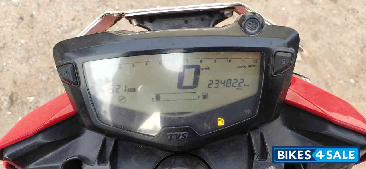 Red TVS Apache RTR 160 4V