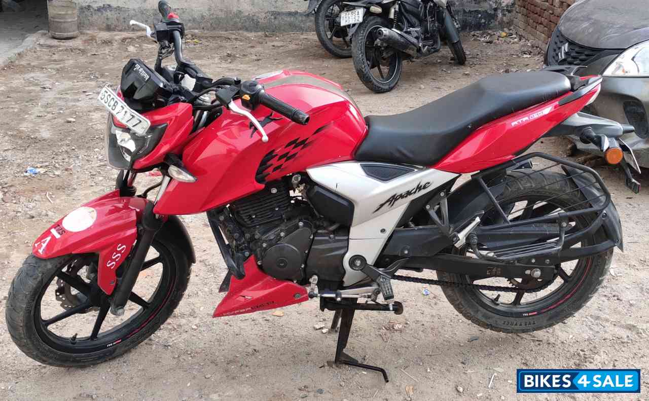 Red TVS Apache RTR 160 4V