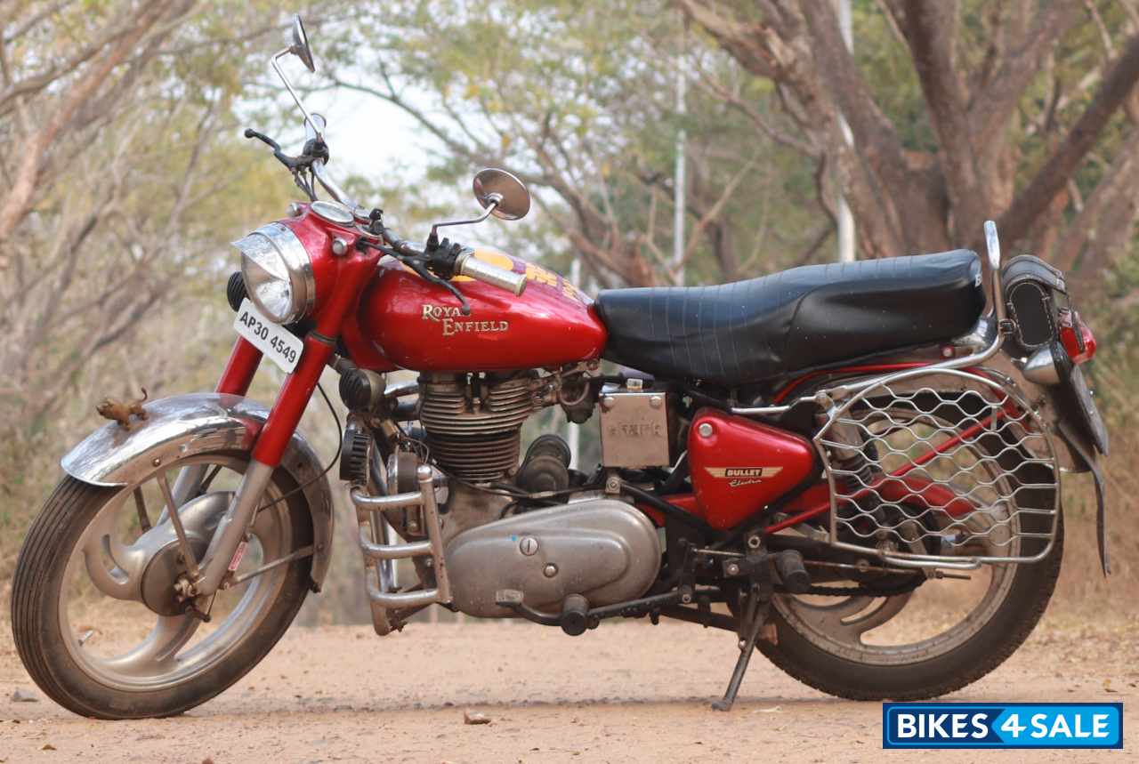 Red Royal Enfield Bullet 350