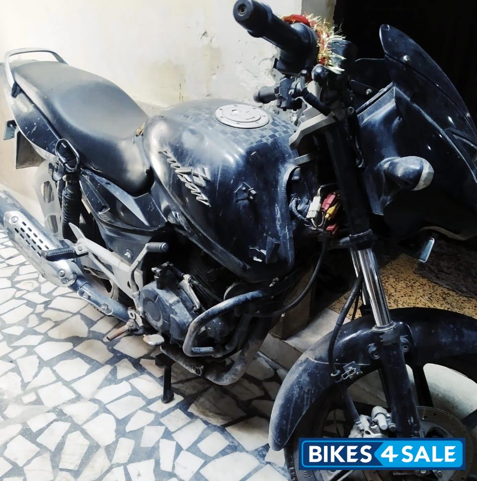 Black Bajaj Pulsar 150