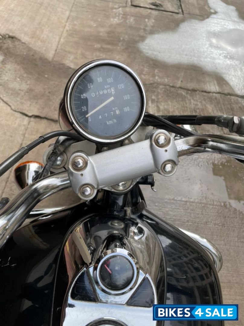 Black Bajaj Avenger 220 DTS-i