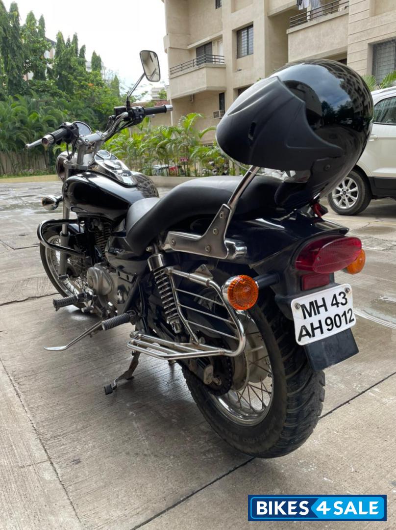 Black Bajaj Avenger 220 DTS-i