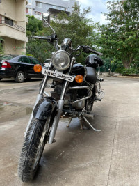 Black Bajaj Avenger 220 DTS-i