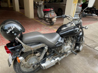 Black Bajaj Avenger 220 DTS-i