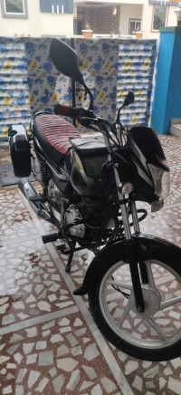 Black Bajaj Platina 100 ES
