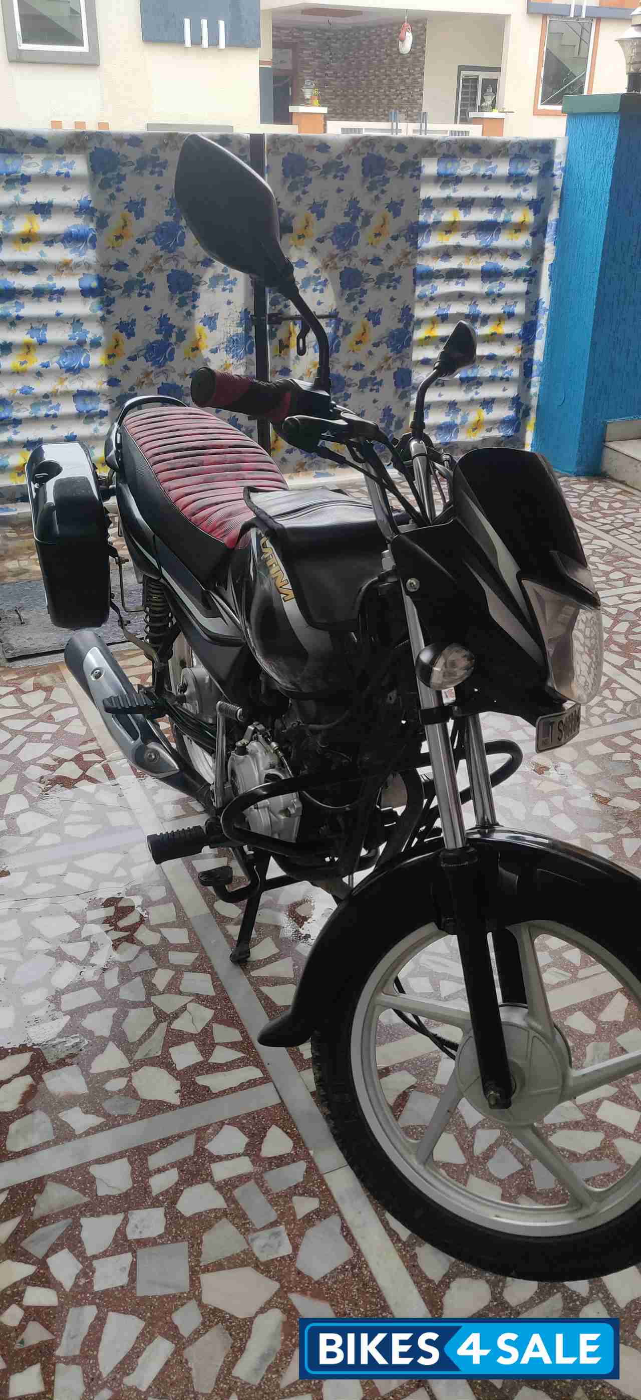 Black Bajaj Platina 100 ES