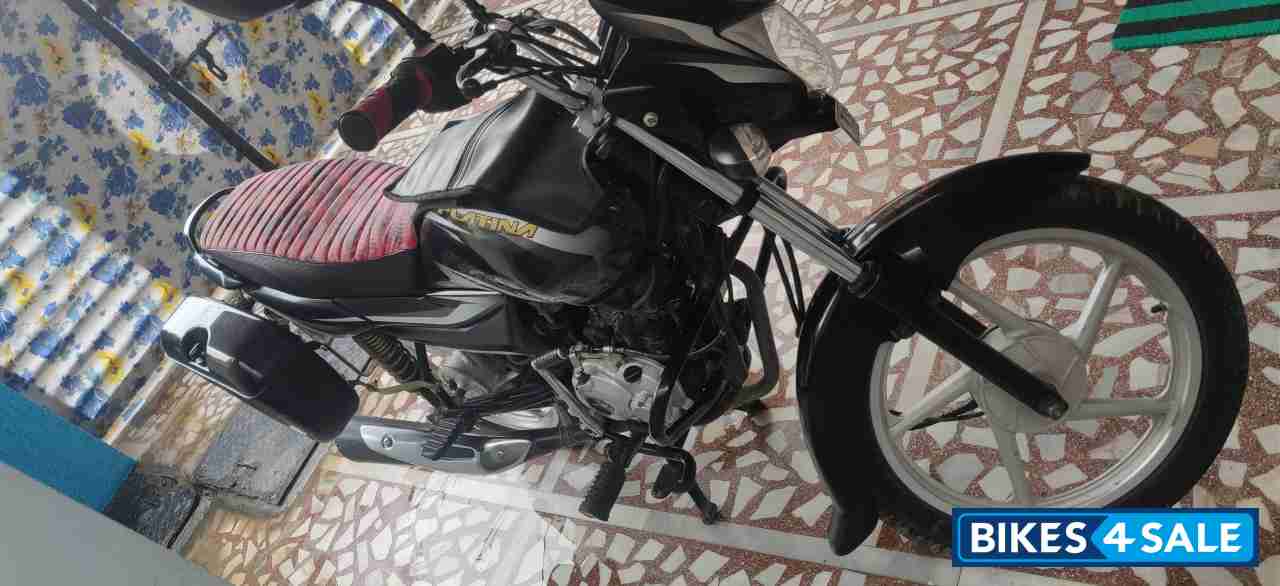 Black Bajaj Platina 100 ES