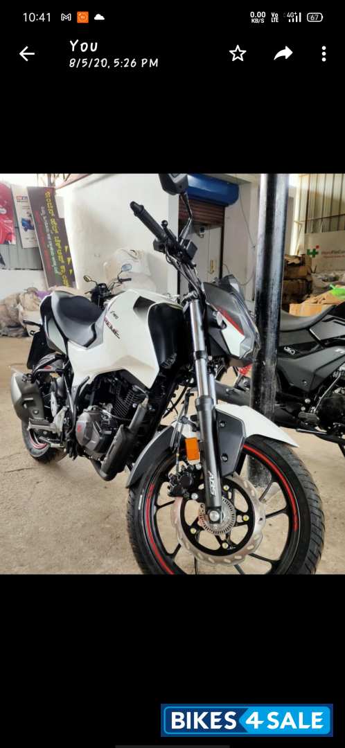 White Hero Xtreme 160R BS6
