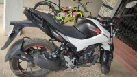 White Hero Xtreme 160R BS6