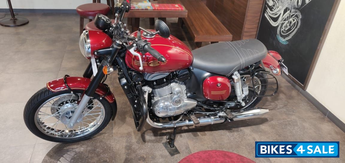 Commet Red Jawa forty two Commet Red Jawa forty two