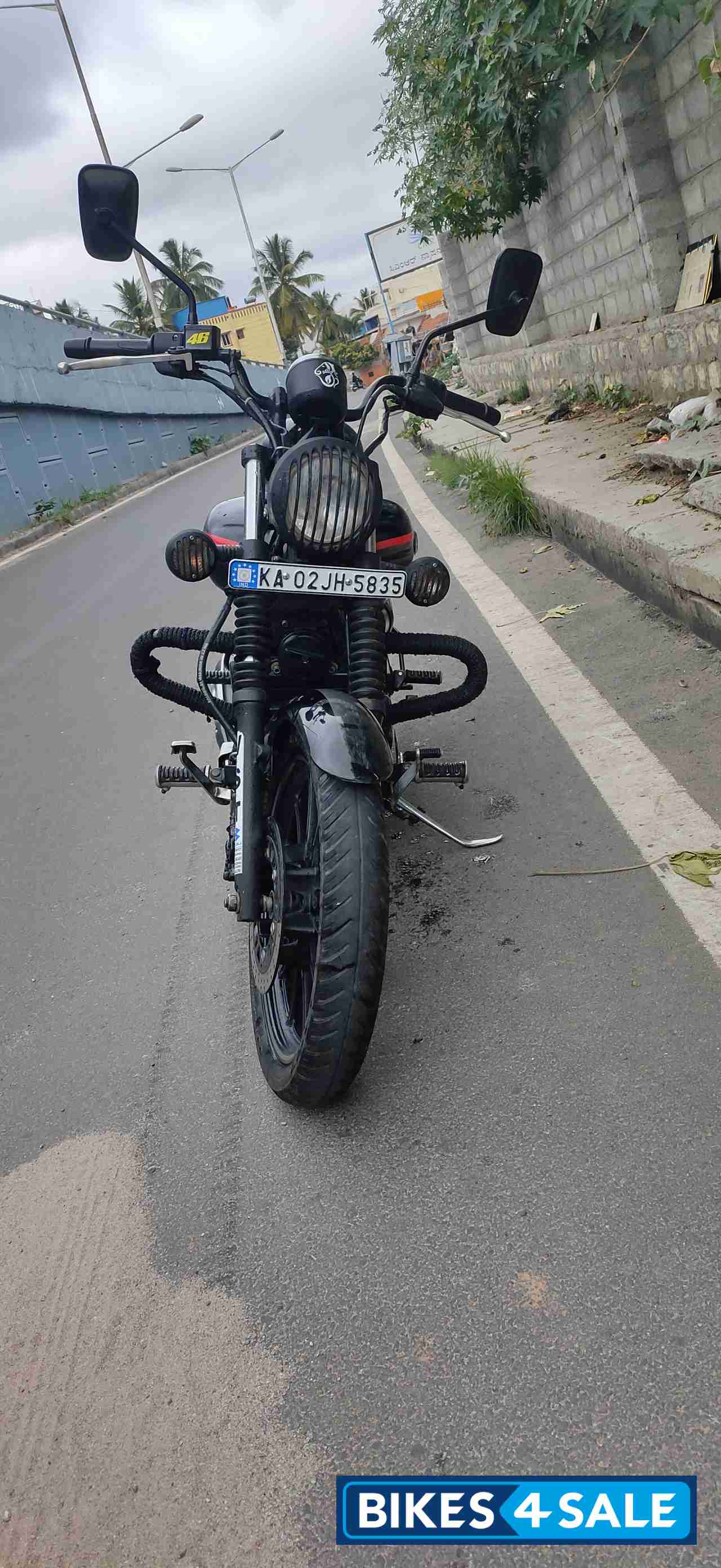 Matt Black Bajaj Avenger Street 220
